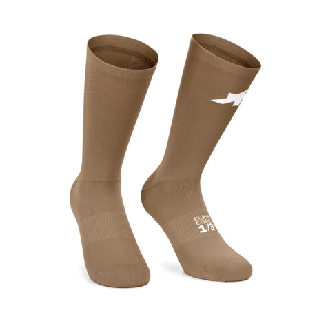 Calze Assos Racing Socks S11 con filato Oxigen Tec traspirante.