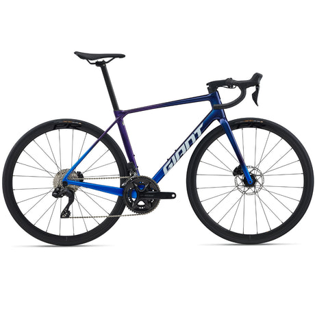 Bici da corsa Giant TCR Advanced 1 KOM dettaglio cambio e telaio in carbonio.