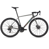 Bici da corsa Giant TCR Advanced SL 1 AXS dettaglio telaio in carbonio e cambio elettronico.