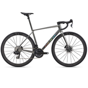 Bici da corsa Giant TCR Advanced SL 1 AXS dettaglio telaio in carbonio e cambio elettronico.