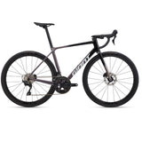 Bici da corsa Giant TCR Advanced Pro 2 dettaglio cockpit integrato e telaio aero.