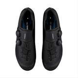 Scarpe Shimano RC703 dettaglio chiusura BOA e suola carbonio pianta larga